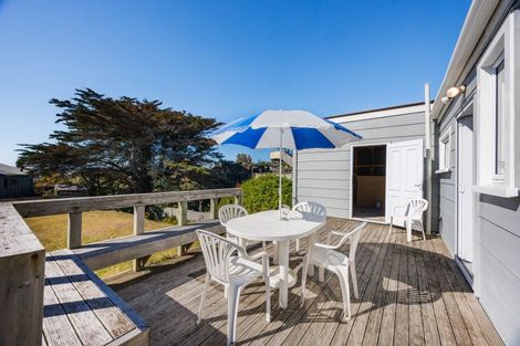 Photo of property in 13 Nelson Street, Foxton Beach, Foxton, 4815
