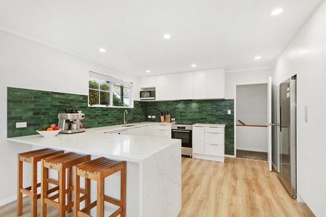 Photo of property in 9 Ordley Grove, Tawa, Wellington, 5028