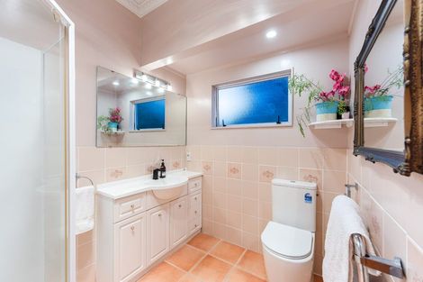 Photo of property in 148a Cliff View Drive, Green Bay, Auckland, 0604