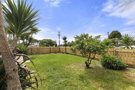 Photo of property in 1/322 Royal Road, Massey, Auckland, 0614