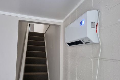 Photo of property in 1/15 Bloomsbury Grove, Newlands, Wellington, 6037