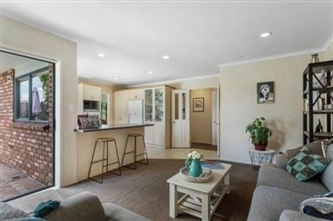 Photo of property in 1 Ballybay Road, East Tamaki, Auckland, 2016