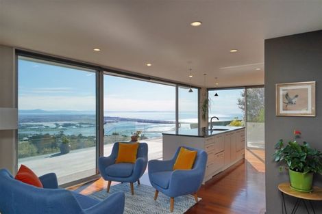 Photo of property in 5 Peregrine Close, Mount Pleasant, Christchurch, 8081