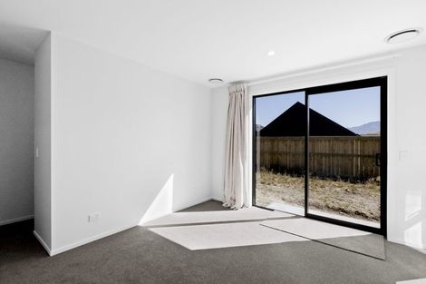 Photo of property in 16 Fallow Street, Jacks Point, 9371