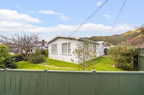 Photo of property in 17 Birdwood Road, Waterloo, Lower Hutt, 5011