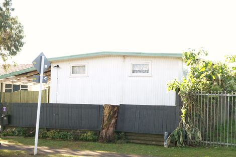 Photo of property in 2 Mcnaughton Avenue, Mangere East, Auckland, 2024