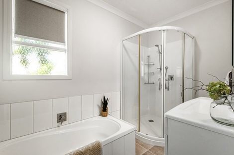 Photo of property in 17 Greenock Road, Ranui, Auckland, 0612