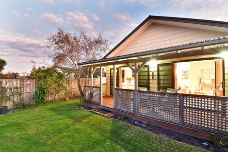 Photo of property in 5a Lillian Place, Orewa, 0931