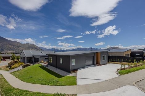 Photo of property in 3 Landsborough Lane, Wanaka, 9305