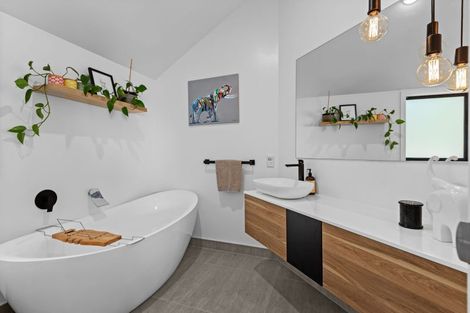 Photo of property in 5 Ti Tree Lane, Stanmore Bay, Whangaparaoa, 0932