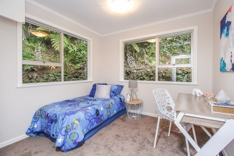 Photo of property in 124 Otitori Bay Road, Titirangi, Auckland, 0604