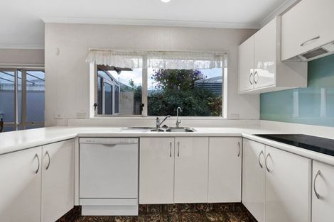 Photo of property in 1/9 Waiwera Place, Merrilands, New Plymouth, 4312