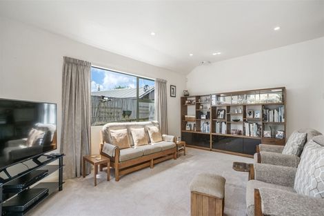 Photo of property in 1/11 Bronzewing Terrace, Unsworth Heights, Auckland, 0632