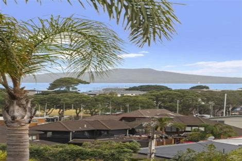 Photo of property in 2/23 Commodore Parry Road, Castor Bay, Auckland, 0620