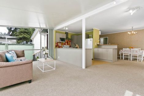 Photo of property in 37 Takapu Street, Henderson, Auckland, 0612