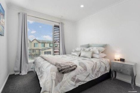 Photo of property in 9h Clearwater Cove, West Harbour, Auckland, 0618
