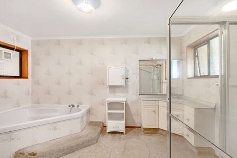 Photo of property in 10 Regency Crescent, Redwood, Christchurch, 8051