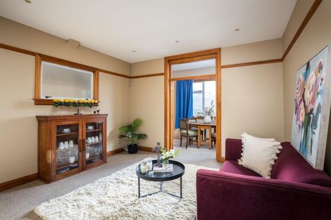 Photo of property in Devonport Apartments, 4/127 Saint Aubyn Street, New Plymouth, 4310