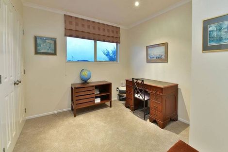 Photo of property in 28 English Oak Drive, Schnapper Rock, Auckland, 0632