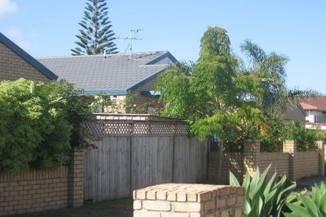 Photo of property in 2c Reid Road, New Lynn, Auckland, 0600