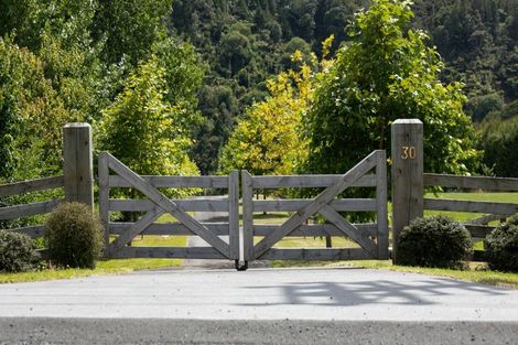 Photo of property in 30 Sunnyside Road, Coatesville, 0793