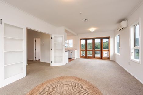 Photo of property in 20 Miles Crescent, Newlands, Wellington, 6037