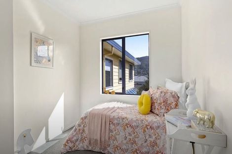 Photo of property in 2/7 Carleton Terrace, Tawa, Wellington, 5028