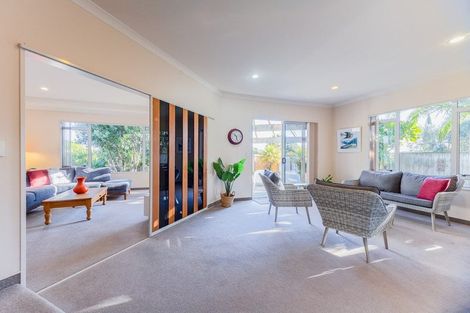 Photo of property in 43 Quadrant Heights, Paraparaumu, 5032