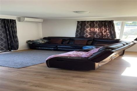 Photo of property in 7 Hueglow Rise, West Harbour, Auckland, 0618