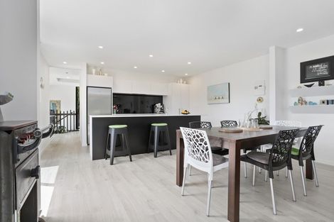 Photo of property in 102 Balmain Road, Chatswood, Auckland, 0626