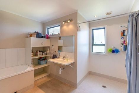 Photo of property in 2 Hinemoa Street, Paraparaumu, 5032