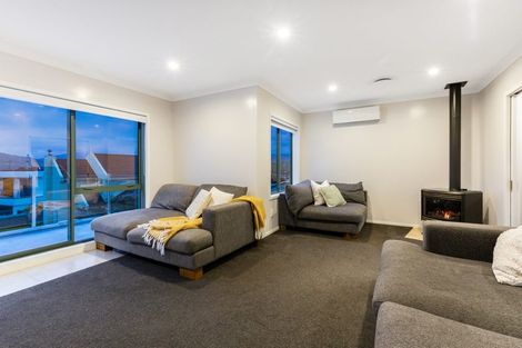 Photo of property in 12 Bowsprit Way, Whitby, Porirua, 5024