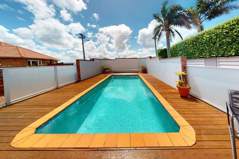 Photo of property in 10 Weona Place, Westmere, Auckland, 1022