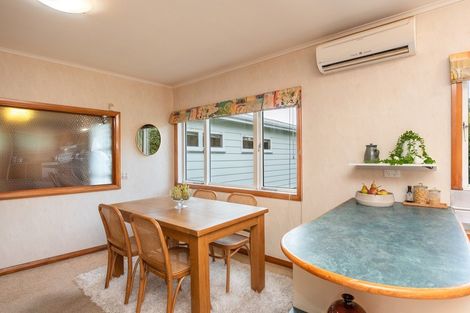 Photo of property in 8 Miles Crescent, Newlands, Wellington, 6037