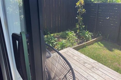 Photo of property in 2/28 Croydon Road, New Lynn, Auckland, 0600