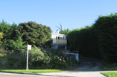 Photo of property in 1 Huiawa Street, Waikanae Beach, Waikanae, 5036