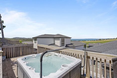 Photo of property in 11 Pacific Heights Road, Orewa, 0931