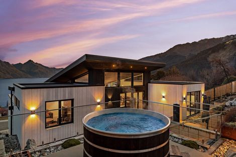 Photo of property in 52 Suburb Street, Queenstown, 9300
