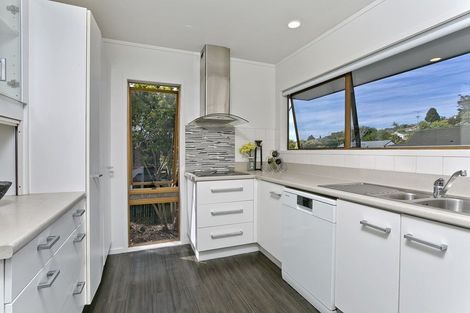 Photo of property in 29 Sandiacre Way, Browns Bay, Auckland, 0630