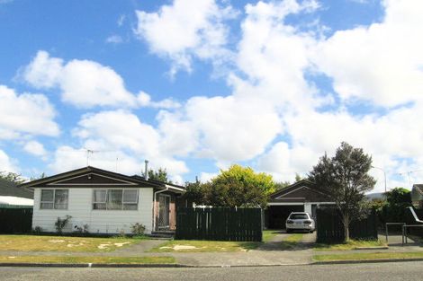 Photo of property in 17 Akron Grove, Totara Park, Upper Hutt, 5018
