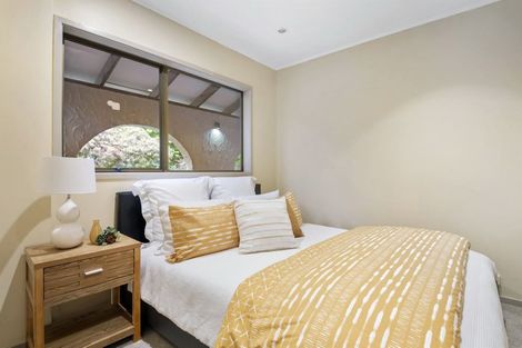 Photo of property in 1 Cobblestone Lane, Hillcrest, Auckland, 0627