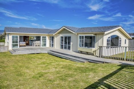 Photo of property in 68 Marine Parade, Otaki Beach, Otaki, 5512