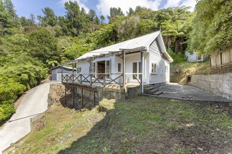 Photo of property in 84 Wyndham Road, Pinehaven, Upper Hutt, 5019