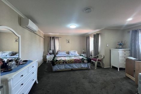 Photo of property in 8 Dainton Place, New Lynn, Auckland, 0600