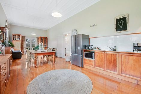 Photo of property in 14 Nelson Street, Helensville, 0800