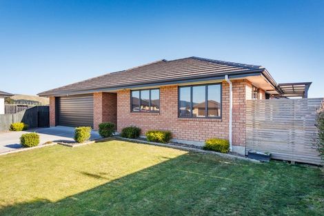 Photo of property in 34 Cyprus Place, Fitzherbert, Palmerston North, 4410