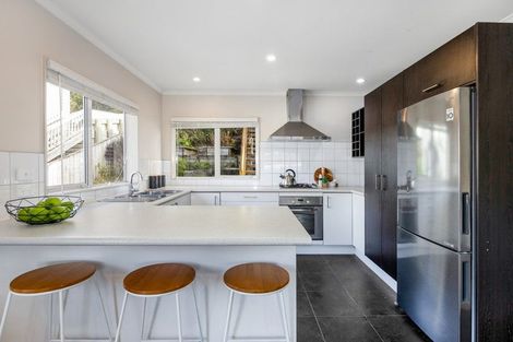 Photo of property in 59 Glanmire Road, Newlands, Wellington, 6037