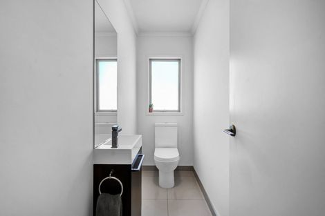 Photo of property in 82 Awanui Street, Merrilands, New Plymouth, 4312