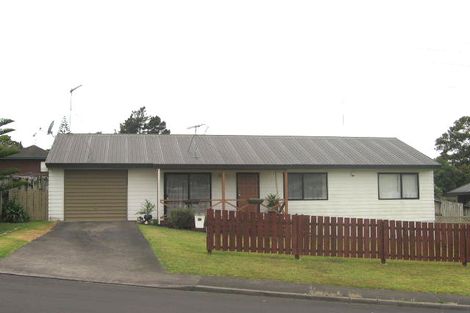 Photo of property in 1/98 Athena Drive, Totara Vale, Auckland, 0629