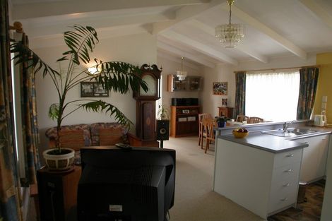 Photo of property in 2/40 Laurie Avenue, Papakura, 2110